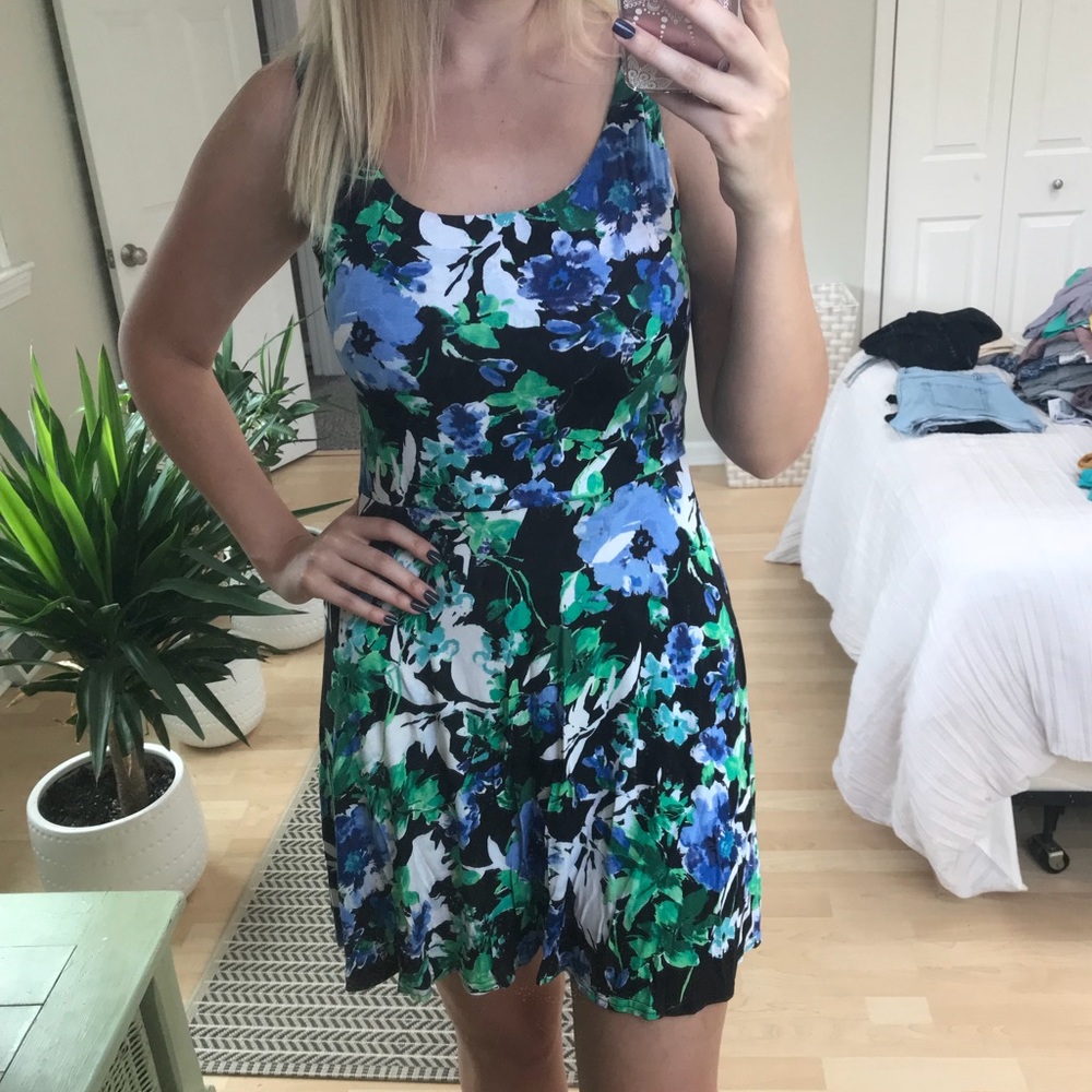 NWT super cute flowy dress! 💙💚